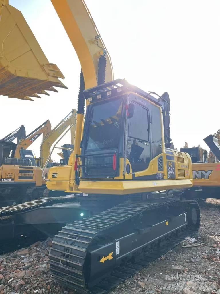 Komatsu 240 LC-8 Paletli ekskavatörler