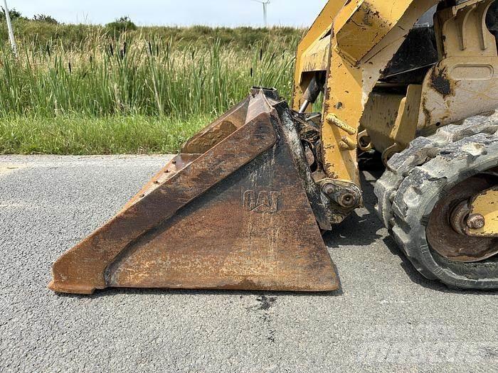 CAT 239D Paletli yükleyiciler