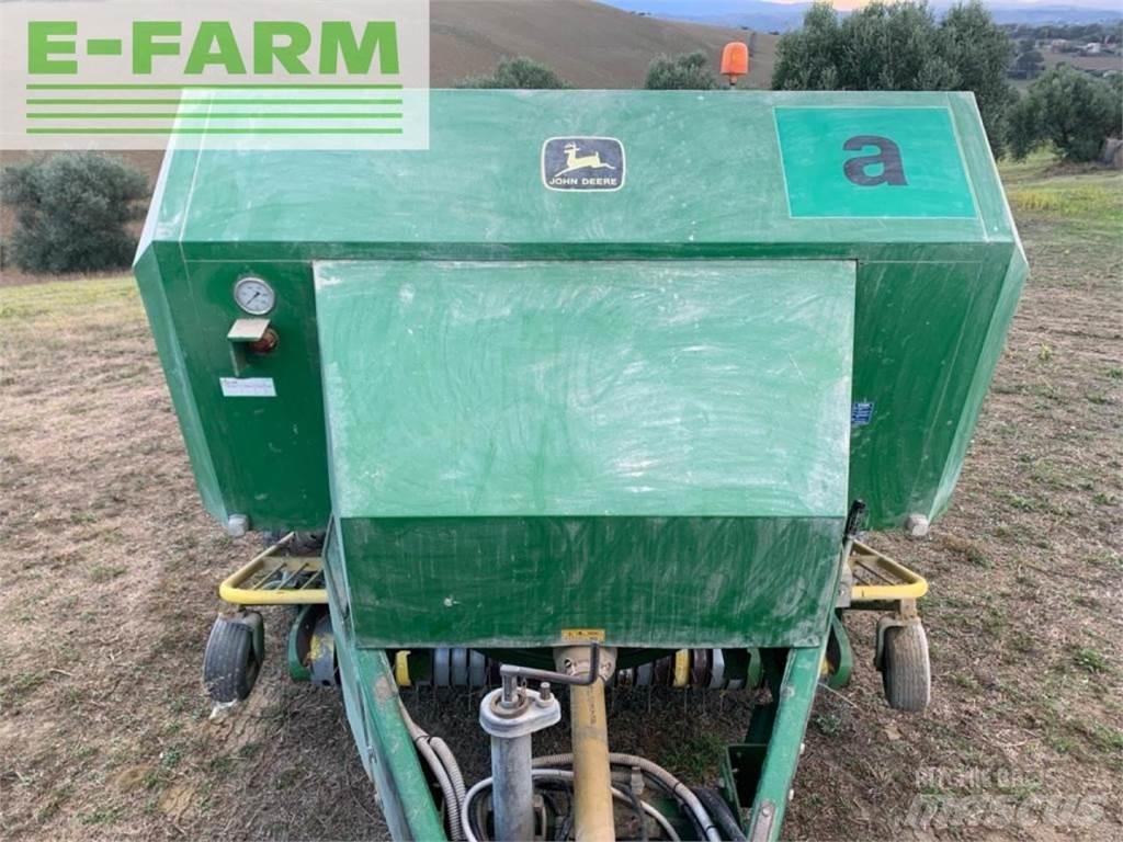 John Deere 690 Küp balya makinalari