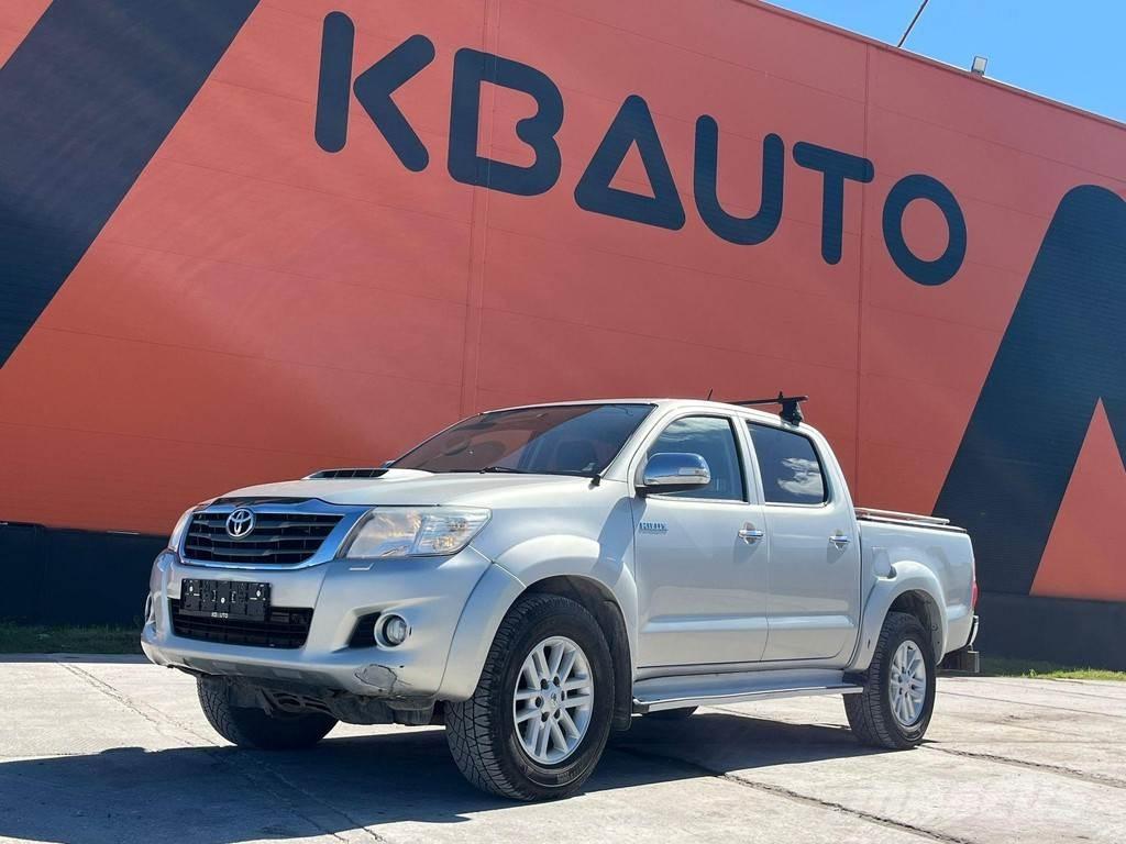 Toyota Hilux 4x4 Otomobiller