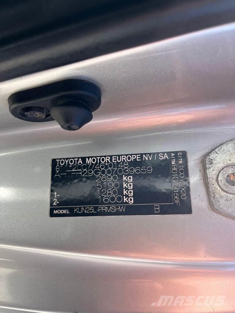 Toyota Hilux 4x4 Otomobiller