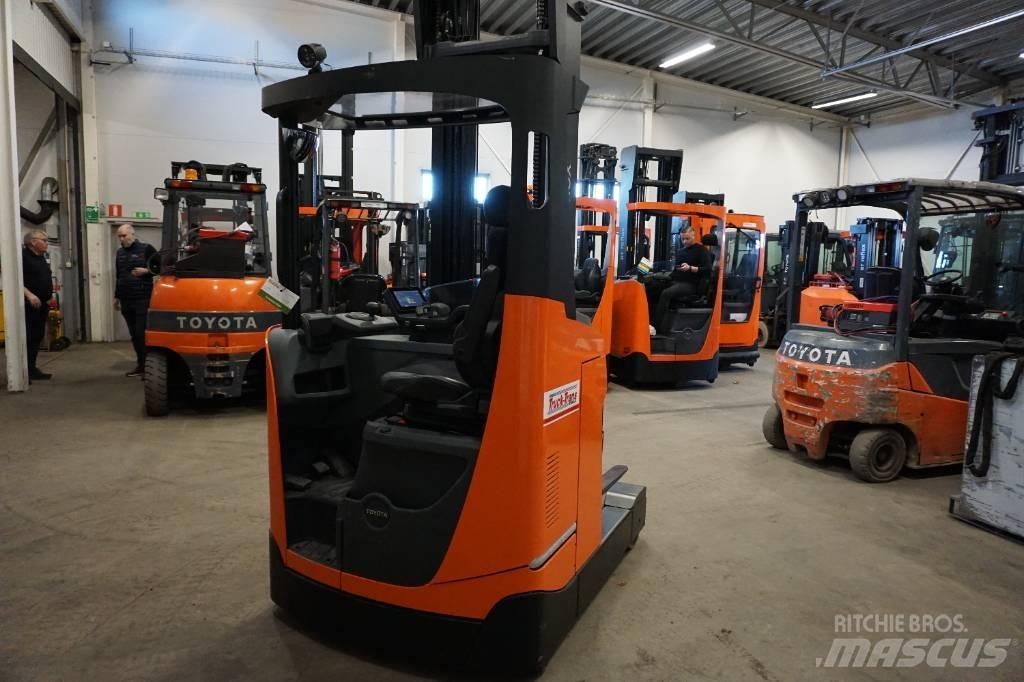 Toyota RRE140HE Reach truck - depo içi istif araçları