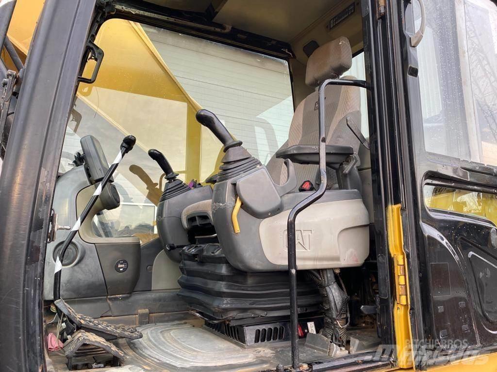 CAT 330DL Paletli ekskavatörler