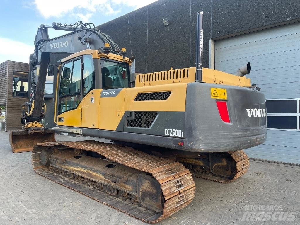Volvo EC250DL Paletli ekskavatörler