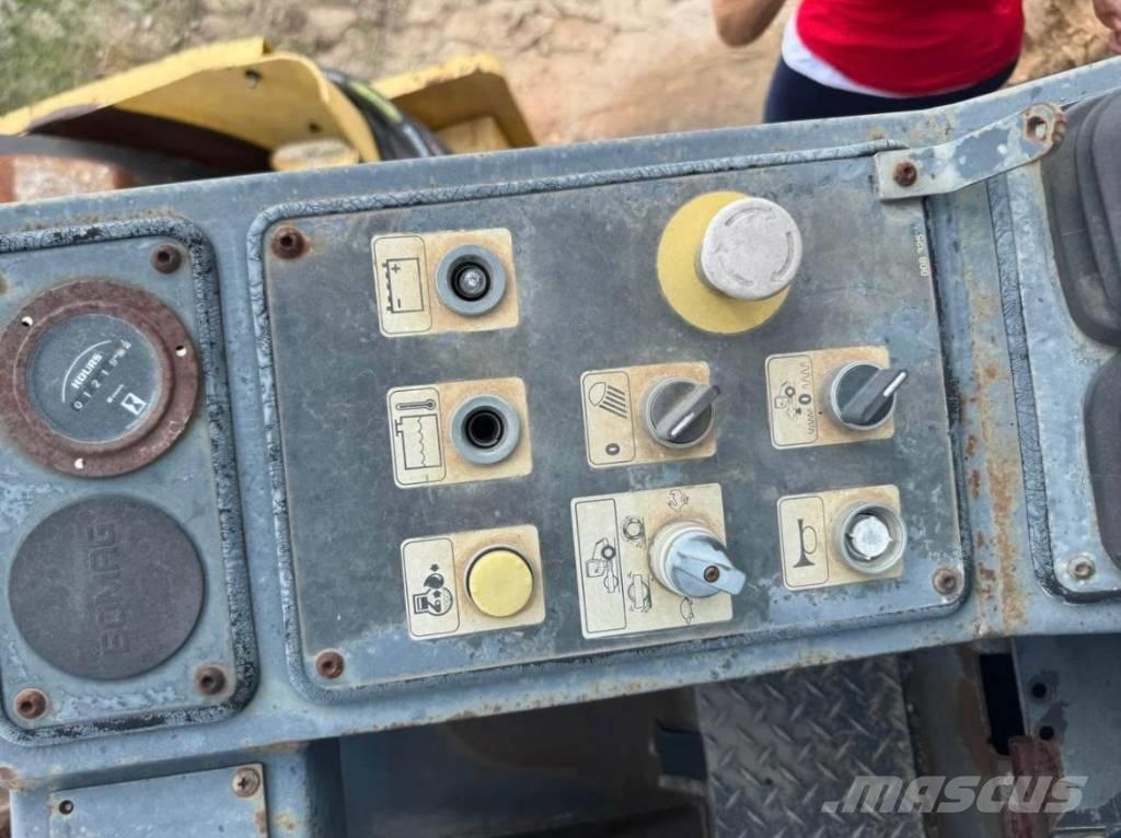 Bomag BW 211 P D-3 Tek tamburlu silindirler