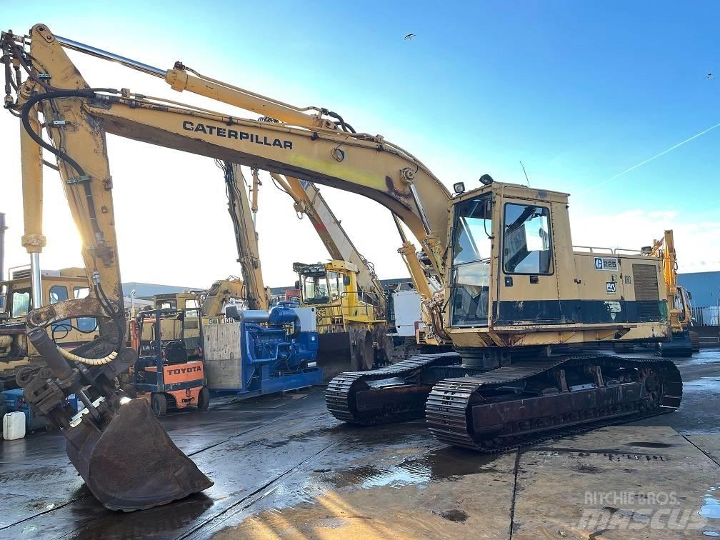 CAT 225 Paletli ekskavatörler