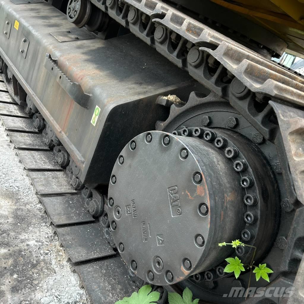 CAT 330D2 Paletli ekskavatörler