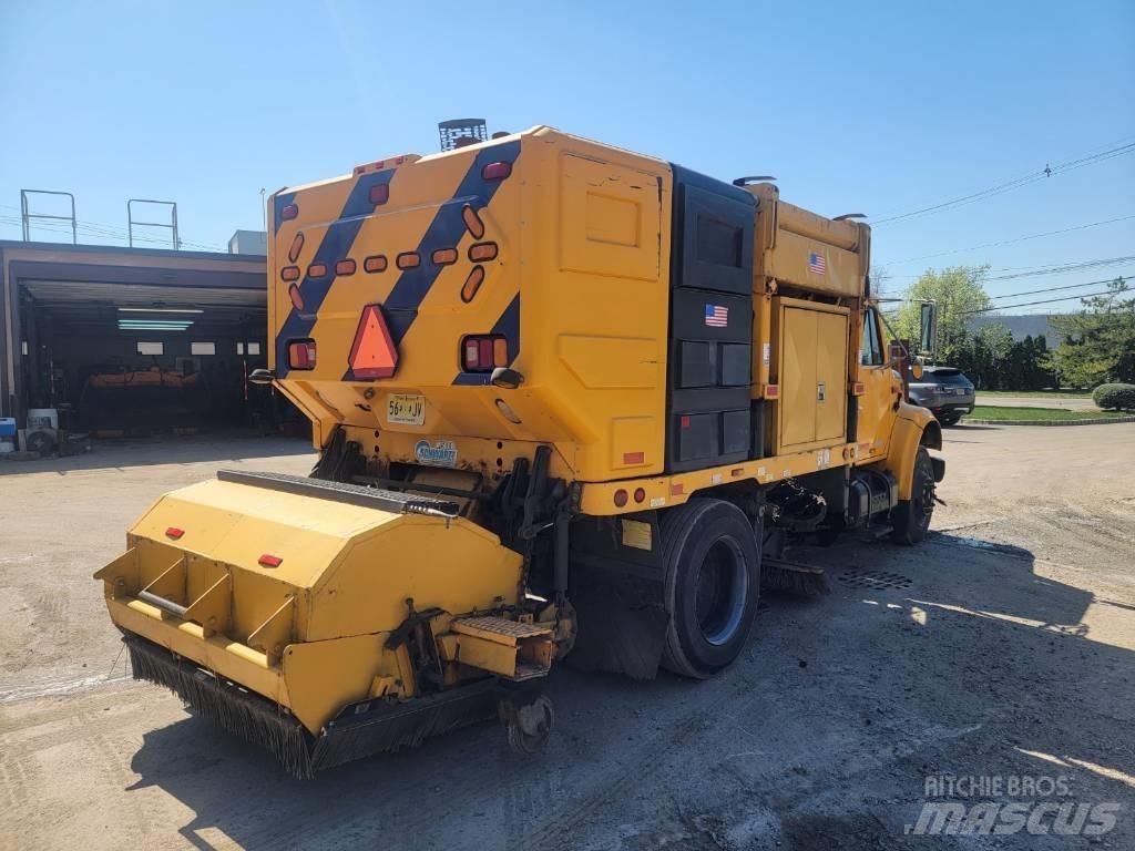 International 4700 Süpürme kamyonları