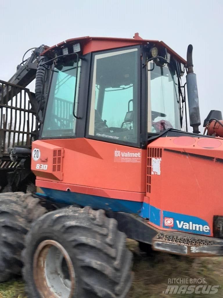 Valmet 830 Tomruk yükleyici traktörler