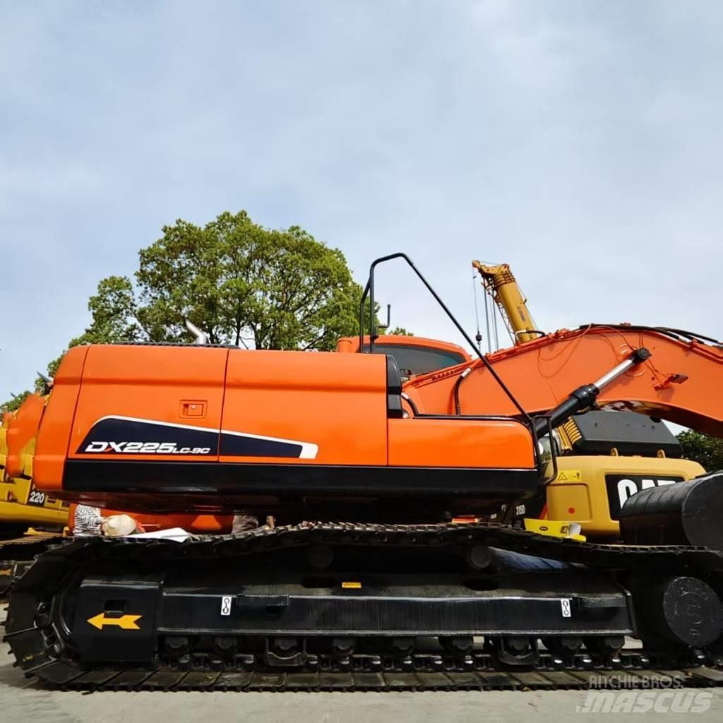 Doosan DX 225 LC Paletli ekskavatörler