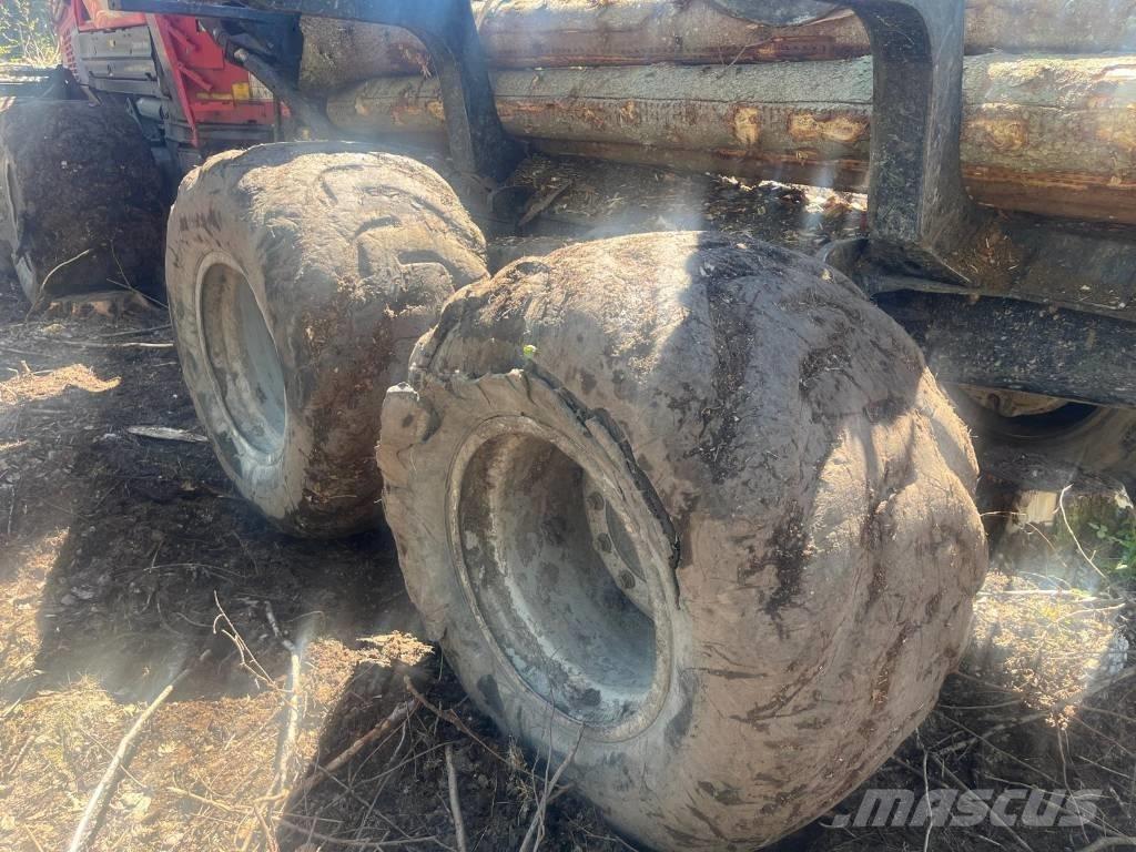 Komatsu 845 Tomruk yükleyici traktörler