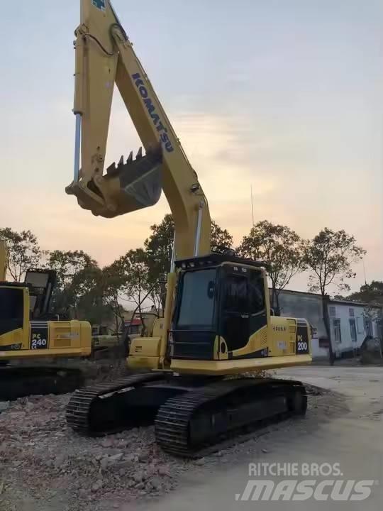 Komatsu PC200-8 Paletli ekskavatörler
