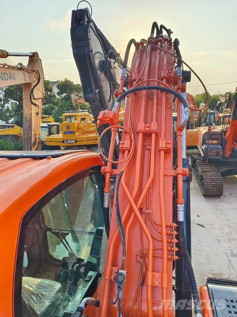 Doosan DX 225 LC Paletli ekskavatörler