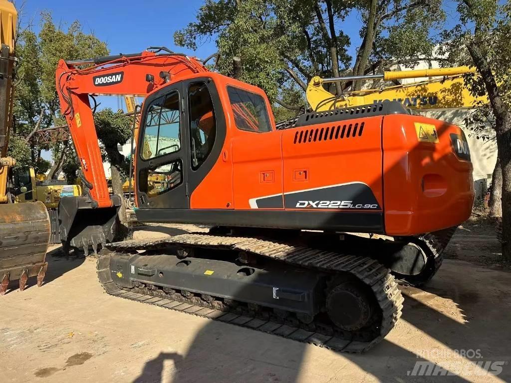 Doosan DX225-9C Paletli ekskavatörler