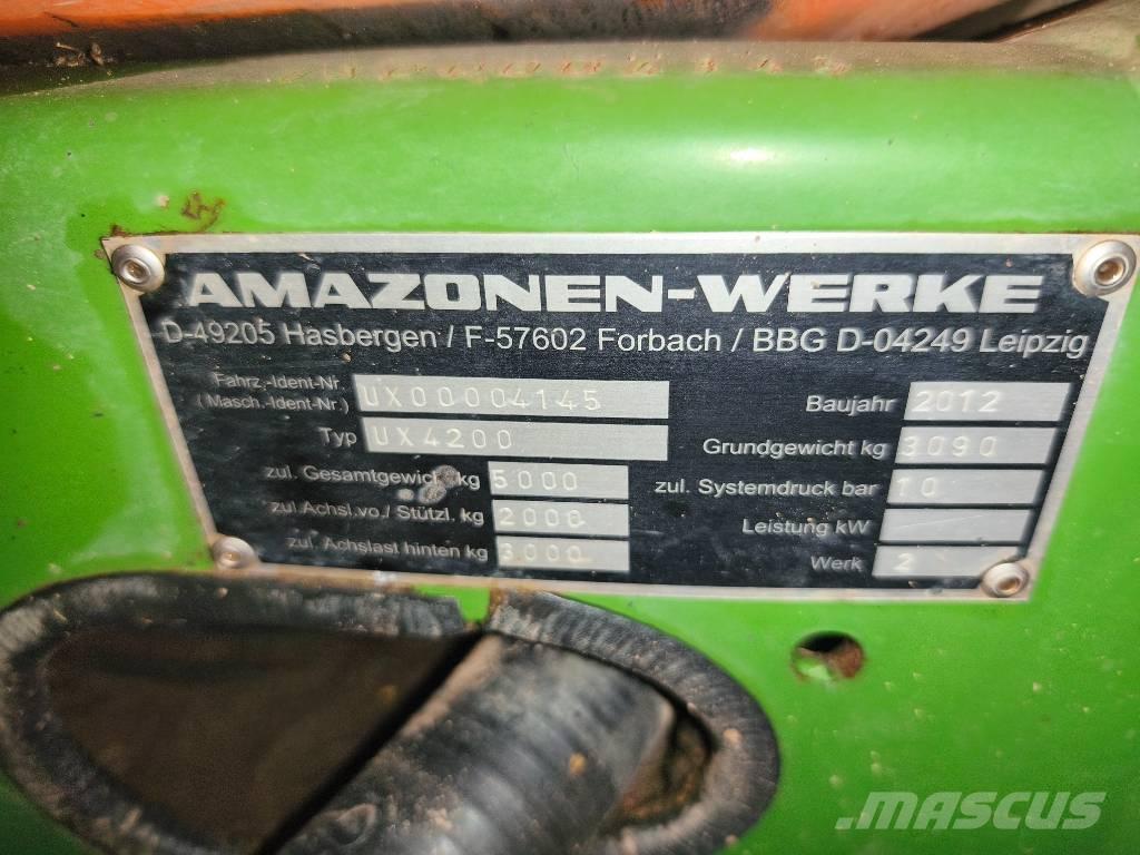 Amazone UX 4200 Çekilir pülverizatörler