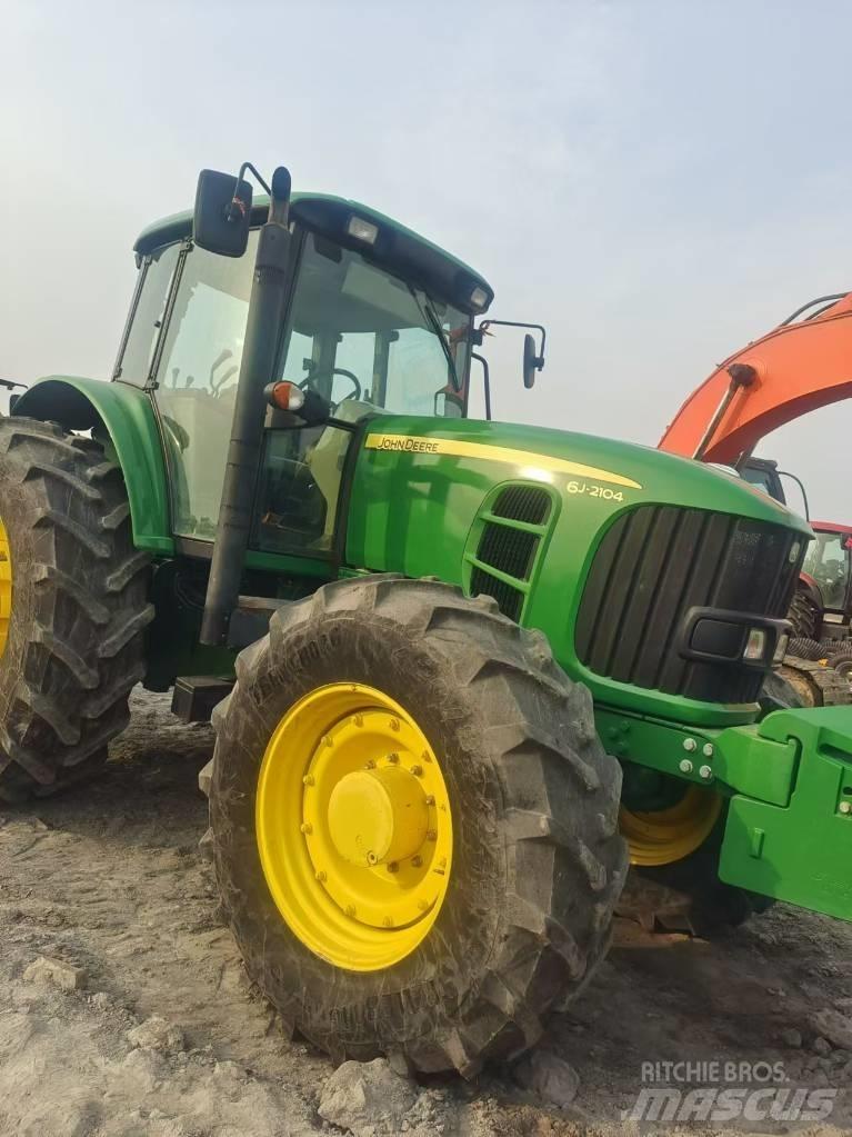 John Deere 6J-2104 Traktörler