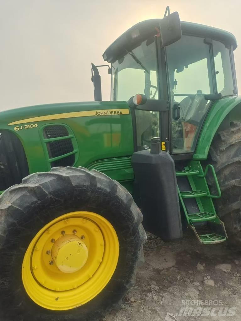 John Deere 6J-2104 Traktörler