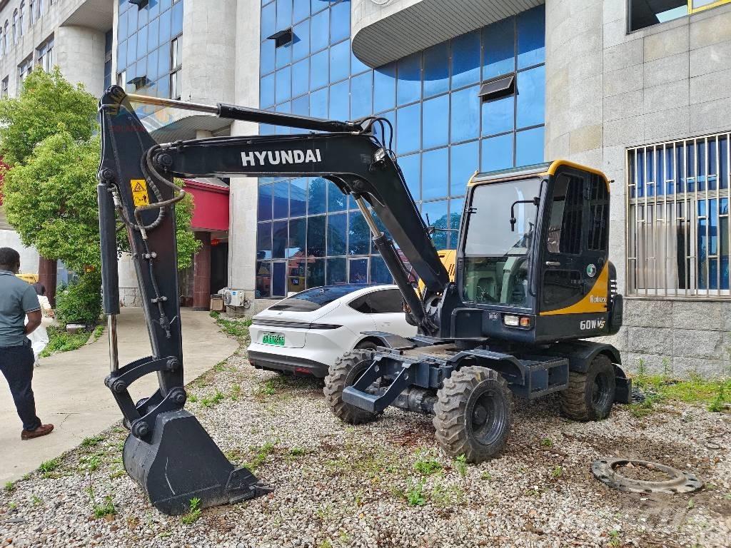 CAT R60W Lastik tekerli ekskavatörler