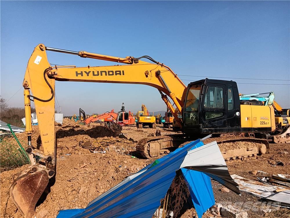 Hyundai R225LC-7 Paletli ekskavatörler