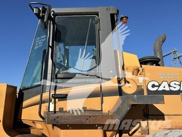 CASE 821C Tekerlekli yükleyiciler