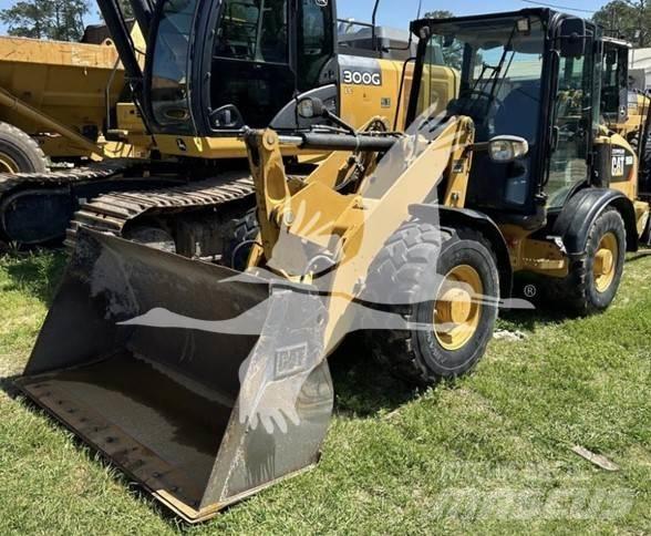 CAT 906M Tekerlekli yükleyiciler