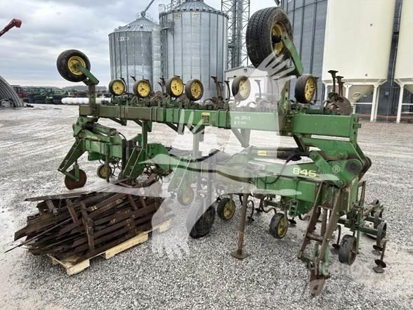 John Deere 845 Erken hasat kültivatörleri