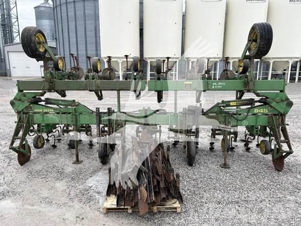 John Deere 845 Erken hasat kültivatörleri