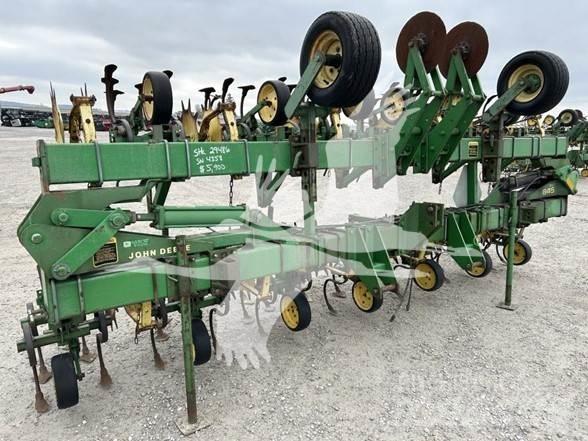 John Deere 845 Erken hasat kültivatörleri