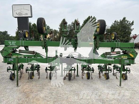 John Deere 845 Erken hasat kültivatörleri