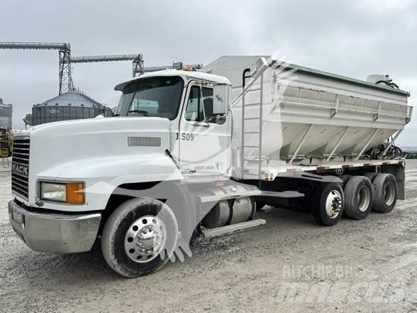Mack CH613 Diger