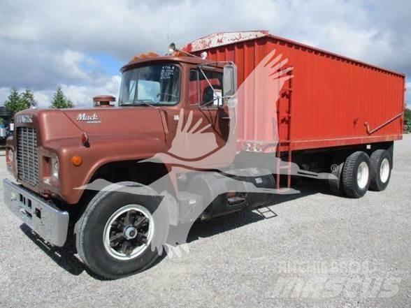 Mack R686ST Diger