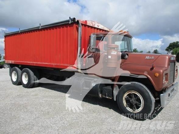 Mack R686ST Diger