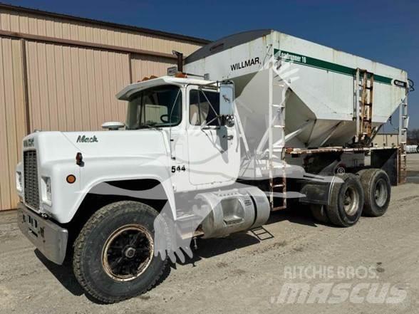 Mack R686ST Diger