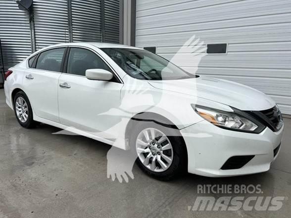 Nissan ALTIMA Otomobiller