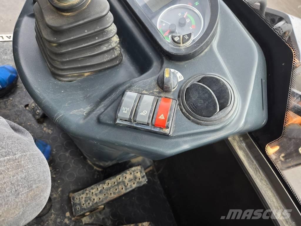 Mecalac AS 700 Tekerlekli yükleyiciler