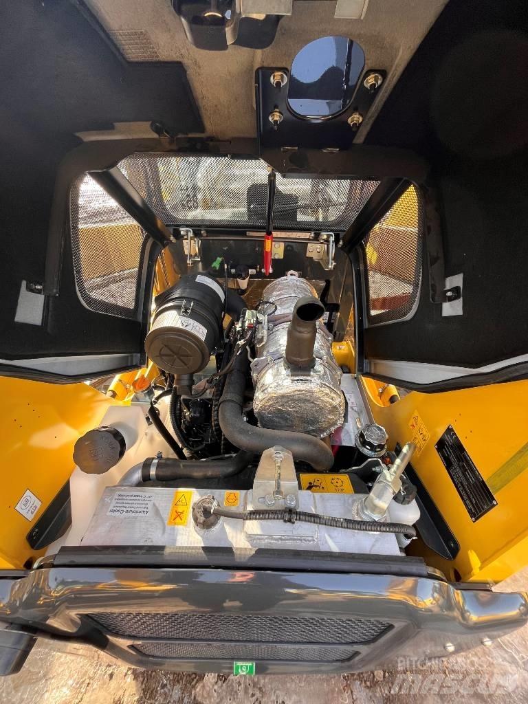Komatsu SK815-8 Skid steer loderler