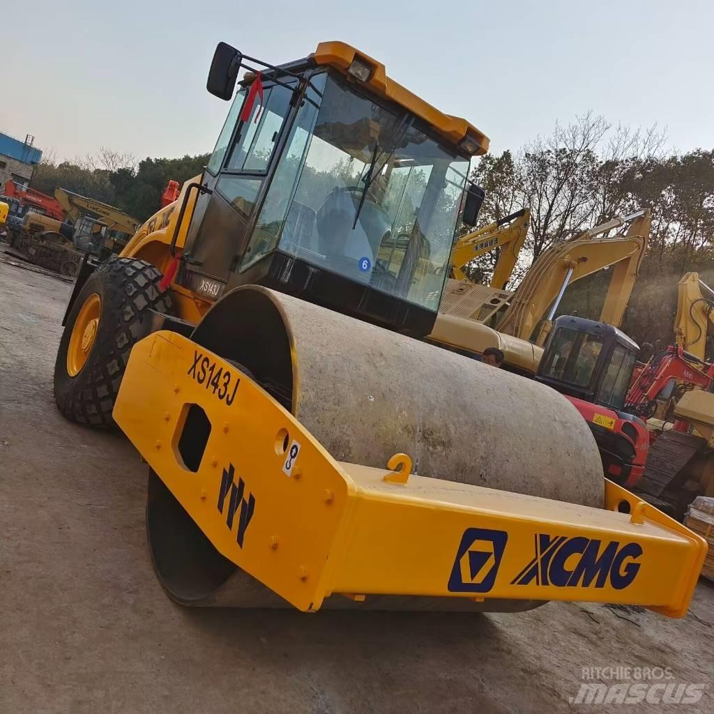 XCMG XS143J Tek tamburlu silindirler
