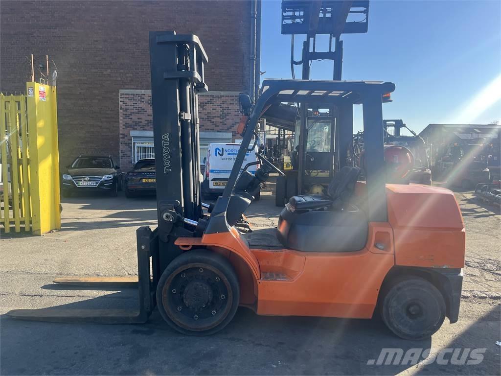 Toyota 7FGCU55 LPG'li forkliftler