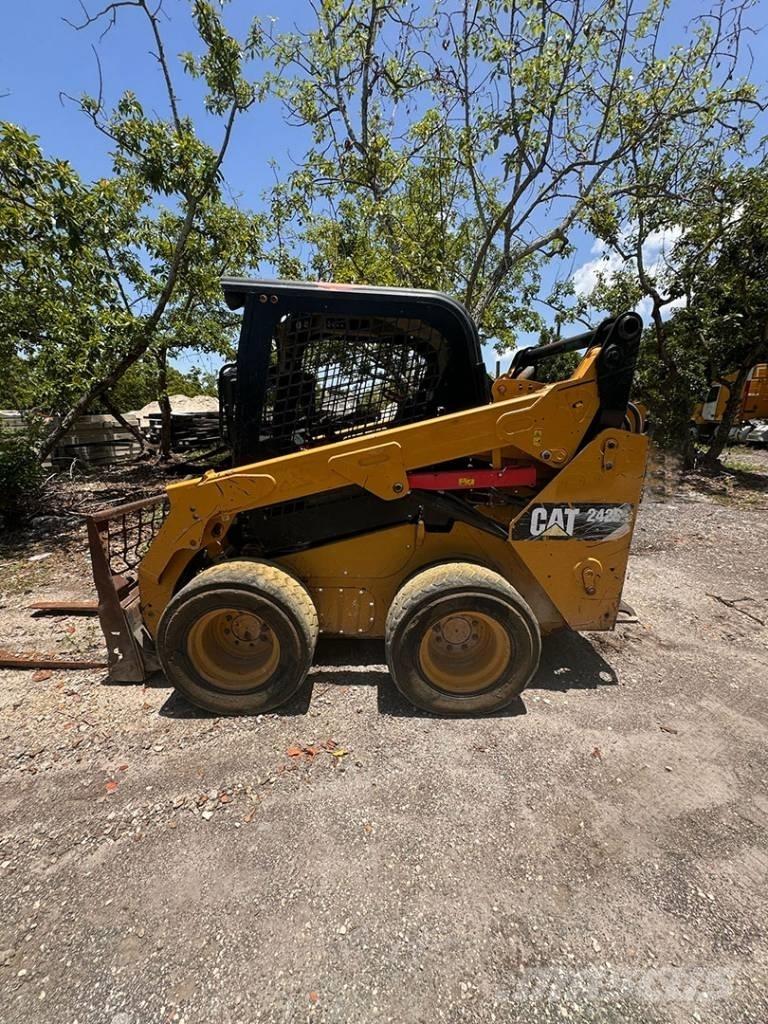 CAT 242 D Skid steer loderler