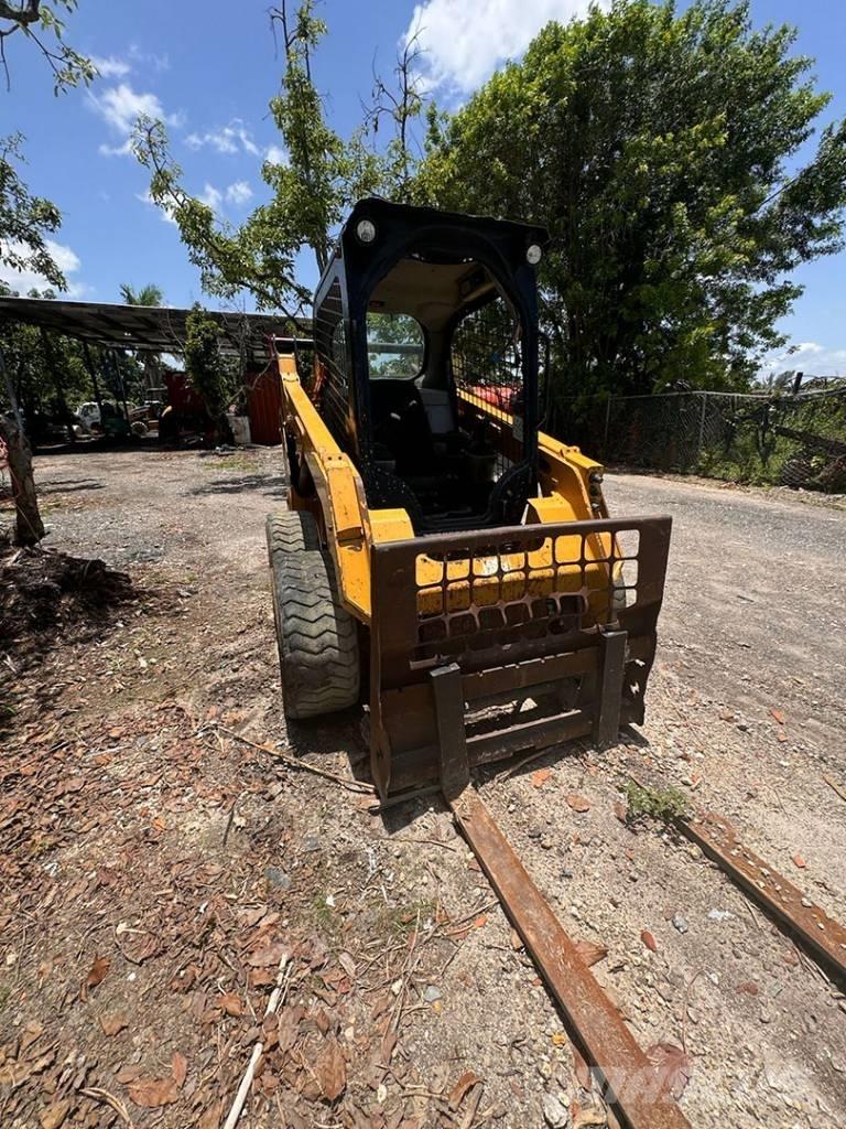 CAT 242 D Skid steer loderler