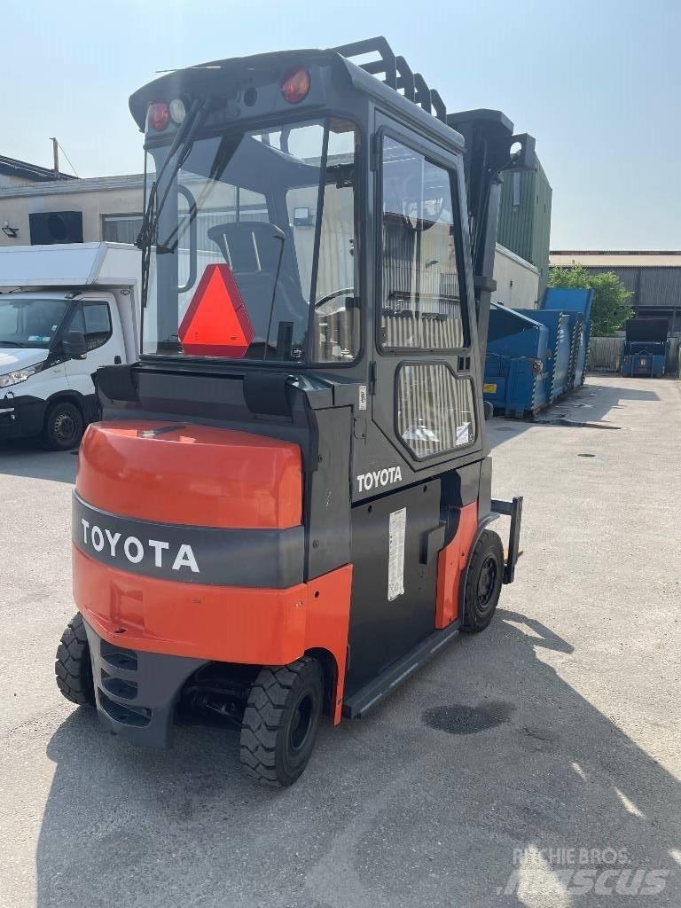 Toyota 7FBMF30 Elektrikli forkliftler