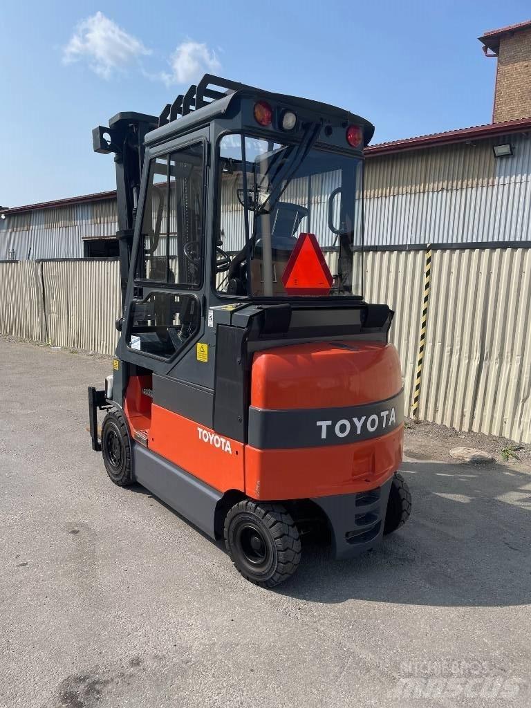 Toyota 7FBMF30 Elektrikli forkliftler