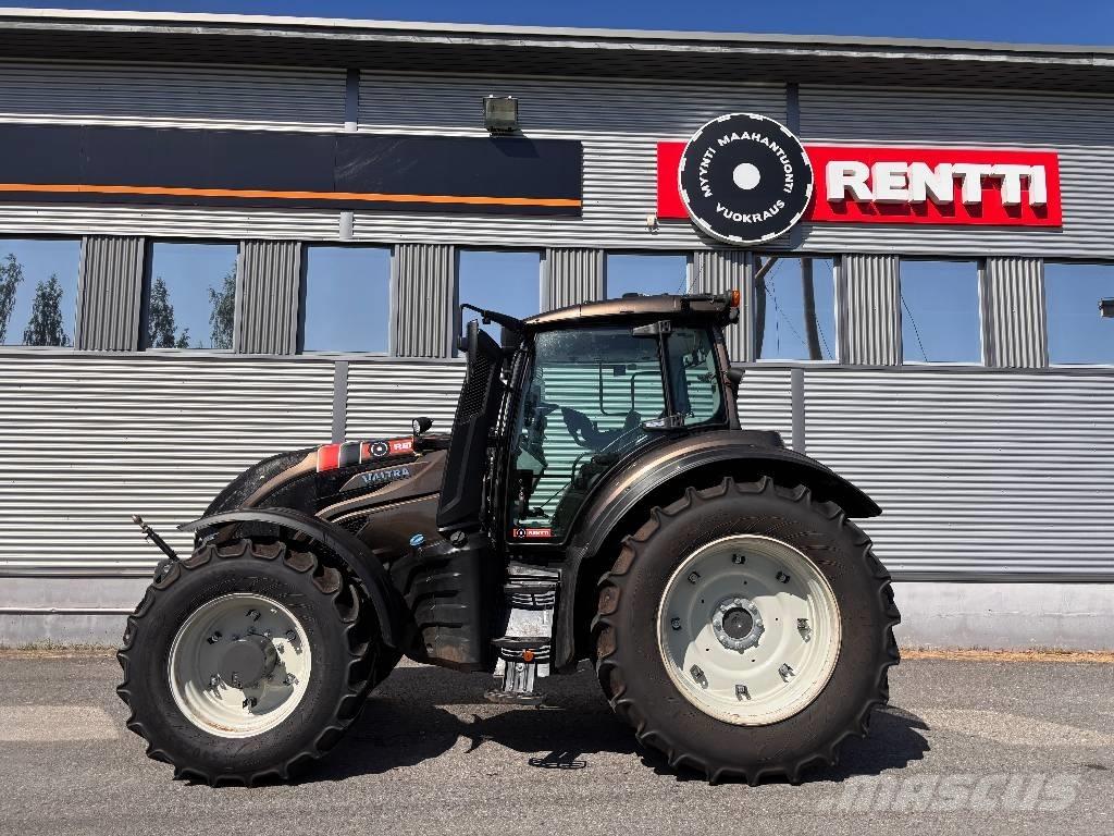 Valtra T 215 Versu Traktörler