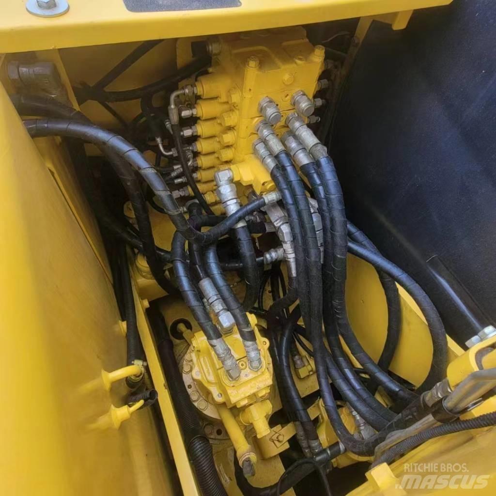 Komatsu PC 130 Paletli ekskavatörler