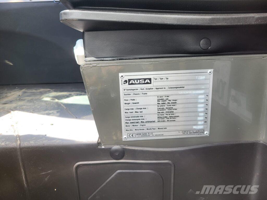 Ausa T235H Teleskopik tekerlekli yükleyiciler