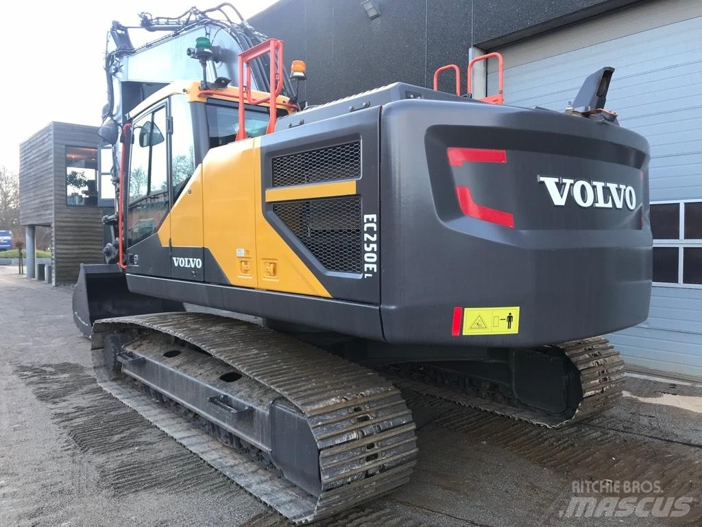 Volvo EC 250 E Paletli ekskavatörler