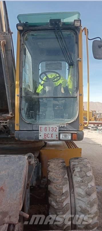 Volvo 180 Giratoria Lastik tekerli ekskavatörler