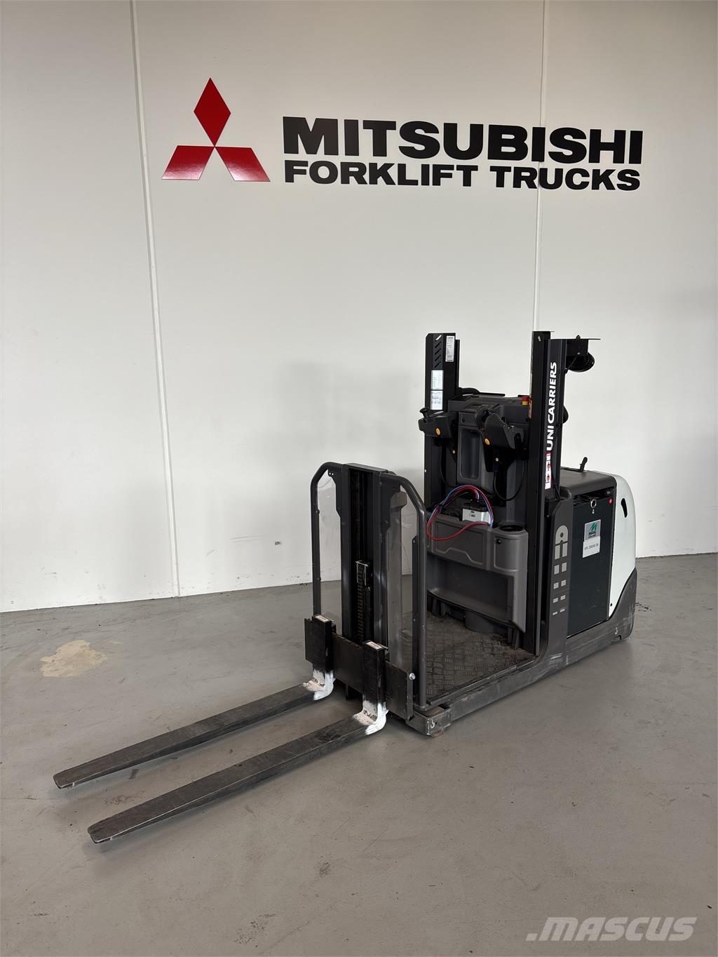 UniCarriers EPL100 Düsük seviye siparis toplayici