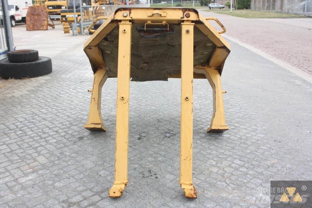 CAT D8N O-rops cab Kabinler