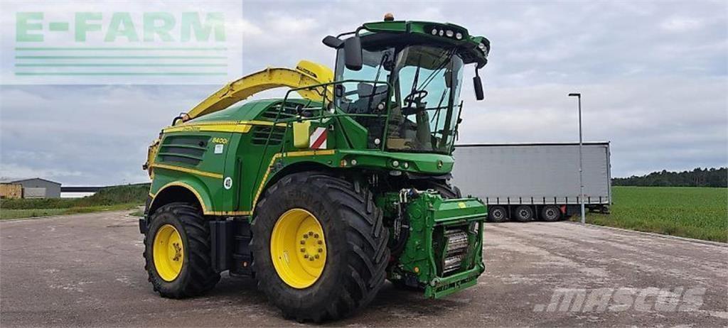 John Deere 8400 Kendi yürür silaj makinalari